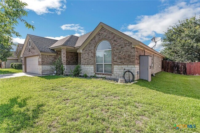 Building Photo - 1507 Hazelnut Dr