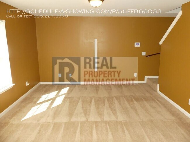 Building Photo - 3 Bed / 2.5 Bath Home in North Greensboro