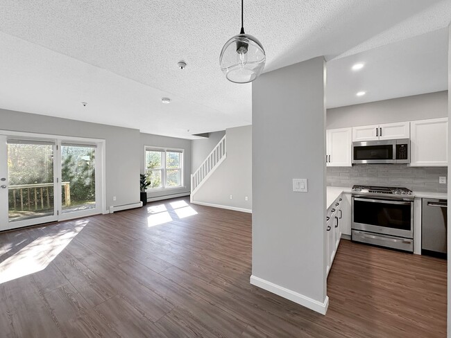 Building Photo - Beautiful Remodeled  3 Bedroom Condo! With...