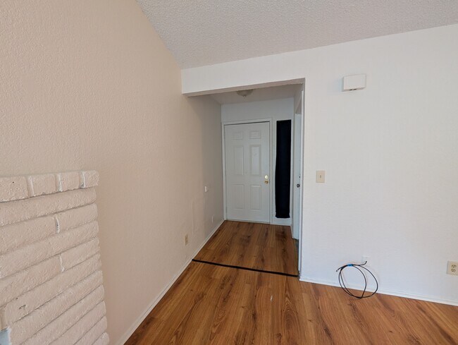 Foto del edificio - 9227 Kelley Dr