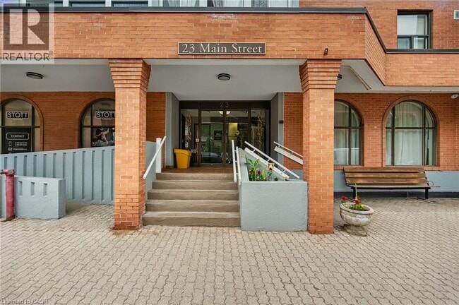 Photo du bâtiment - 23 Main St