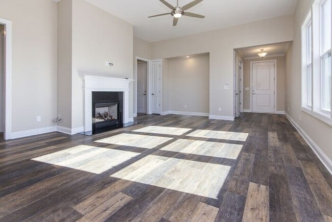 Building Photo - Luxury Living- Like Brand New Kolter Built...