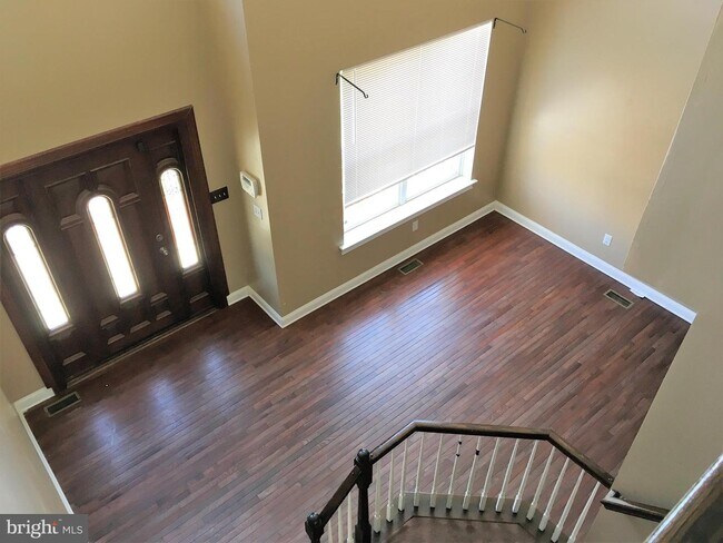 Foto del edificio - 8 Hemlock Ln