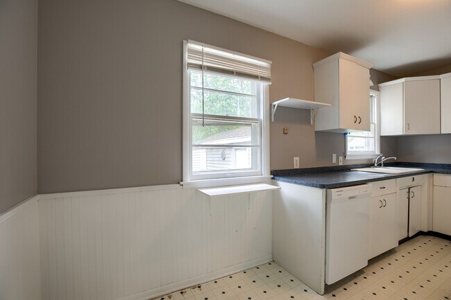 Building Photo - 2328 N 67th St