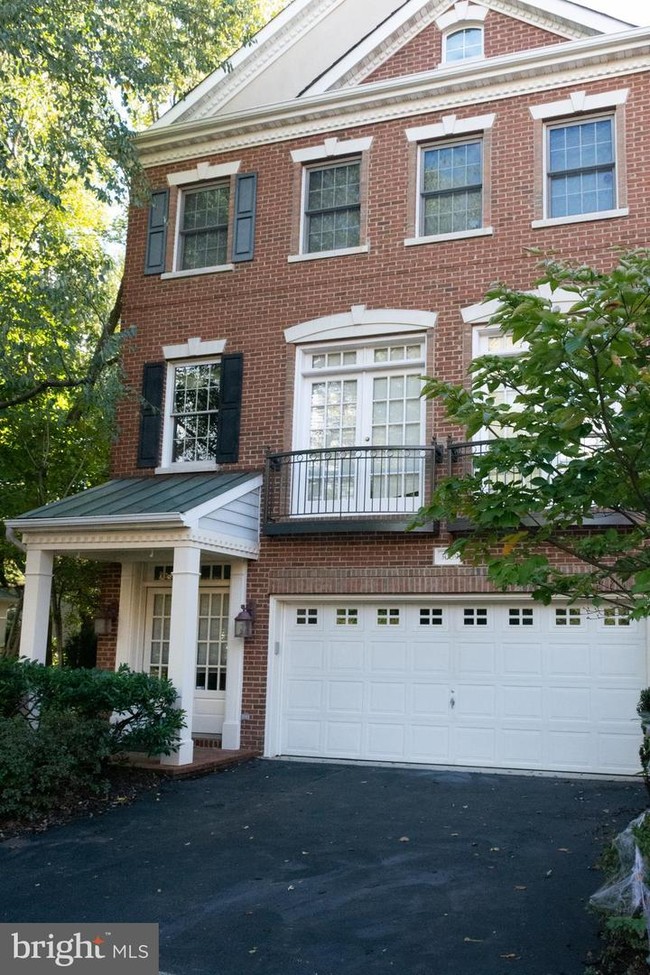 Building Photo - 3089 McKinnon Way