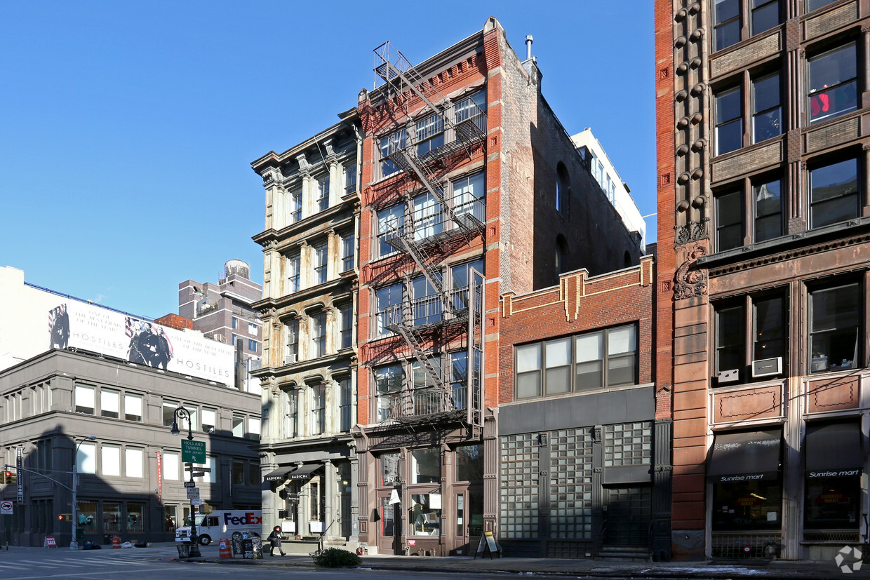 Primary Photo - 489 Broome St