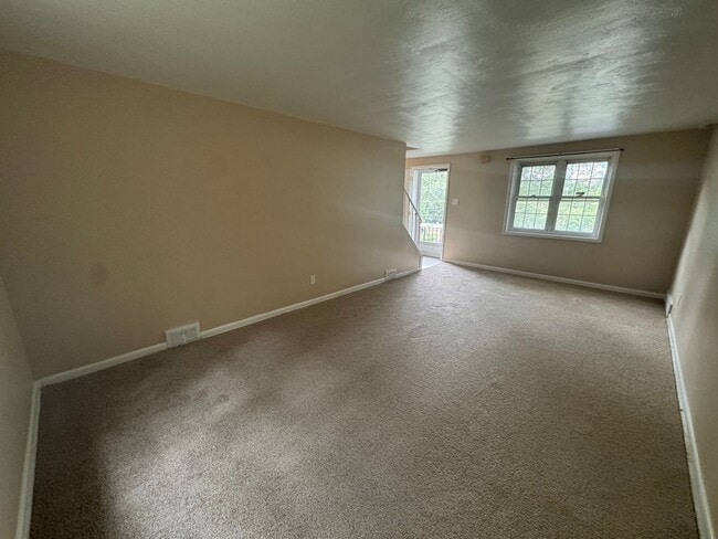 Building Photo - Beautiful 3 Bedroom Home in Penn Hills - R...