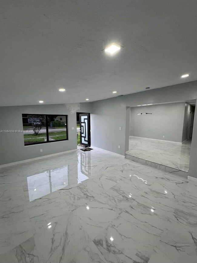 Foto del edificio - 4120 SW 31st Dr