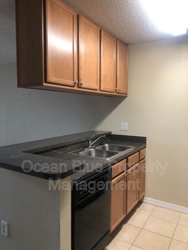 220 Lake Parsons Green Unit 102, Brandon, FL 33511 Condo for Rent in