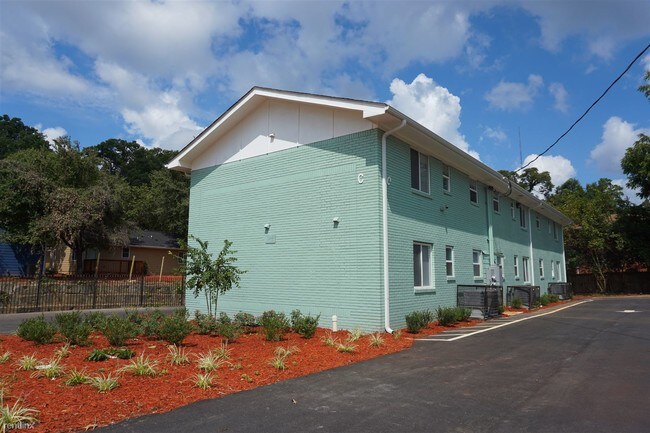 Building Photo - 2 br, 1 bath Apartment - 1760 Memorial /1Bath