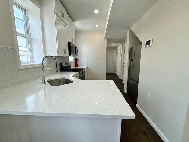 Building Photo - 565 West Side Ave