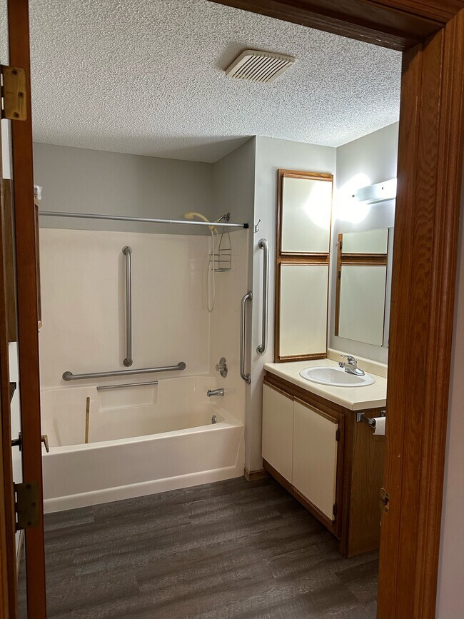 Foto del edificio - Shorewood Place Apartments