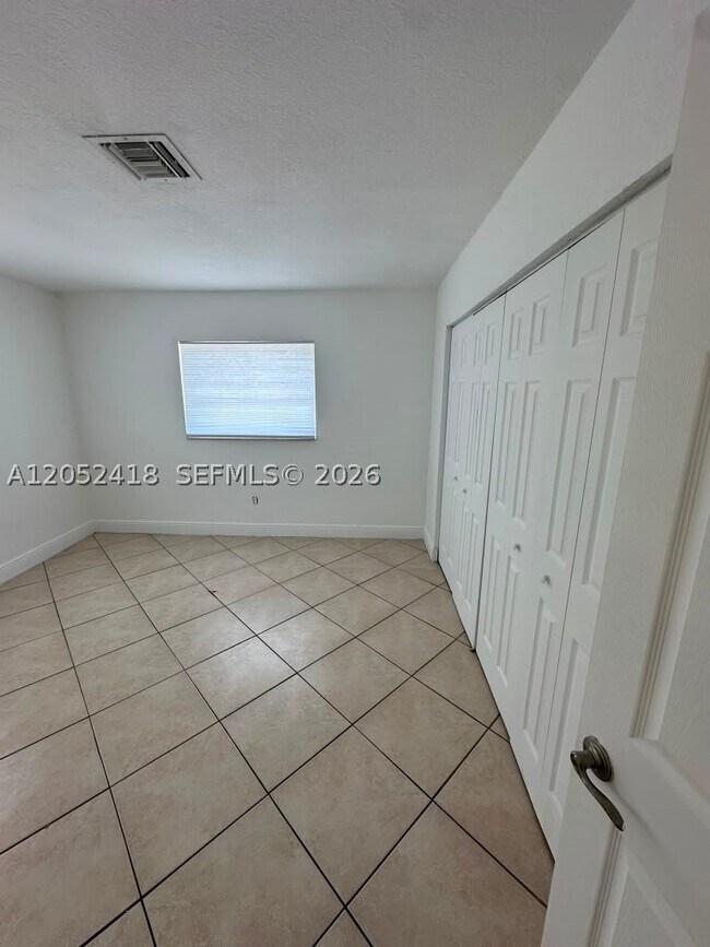 Foto del edificio - 8601 SW 94th St