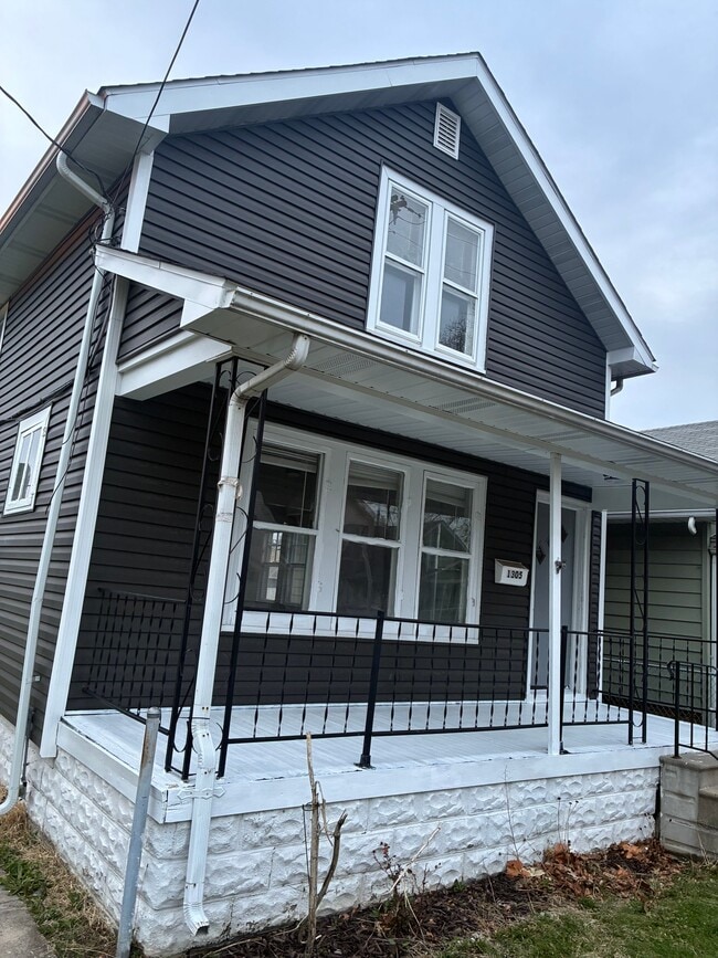 Building Photo - 1305 Mott Ave