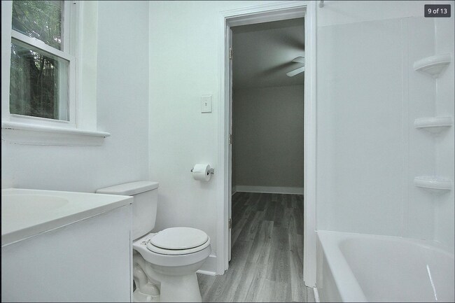 Foto del edificio - 1357 Downs Ave