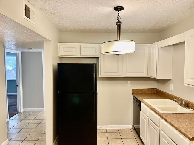 Building Photo - 501 Goodwin Ave