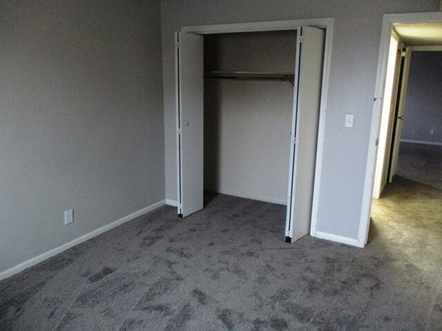 Foto del edificio - 710 Golfcrest Rd N