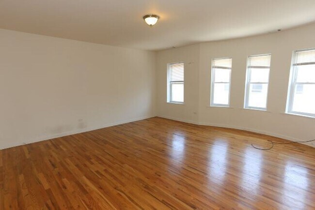 Foto del interior - 4501-4515 N Malden St