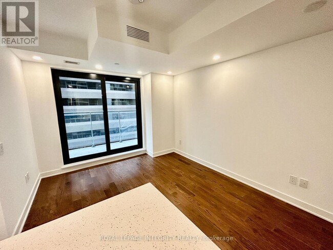 Building Photo - 340 Queen St