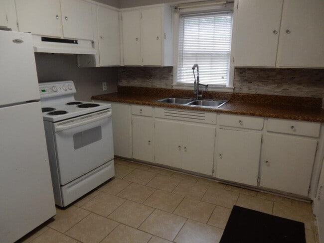 Building Photo - One Step Away from your DREAM HOME! Apply ...