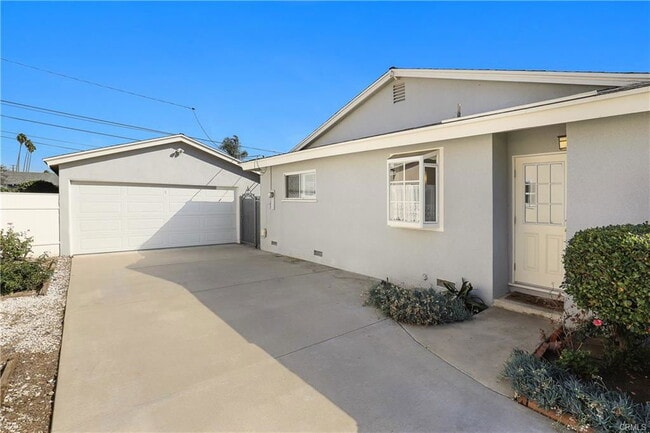 Building Photo - 5650 Heleo Ave