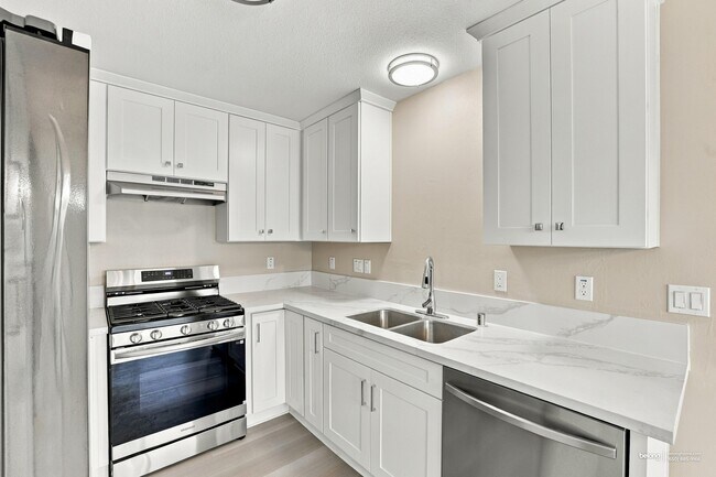 Foto del edificio - 16 Greenview Ln