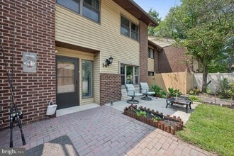 Building Photo - 14 Laurel Ct
