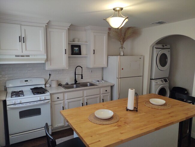 Foto del edificio - 2 bedroom 1 bath house