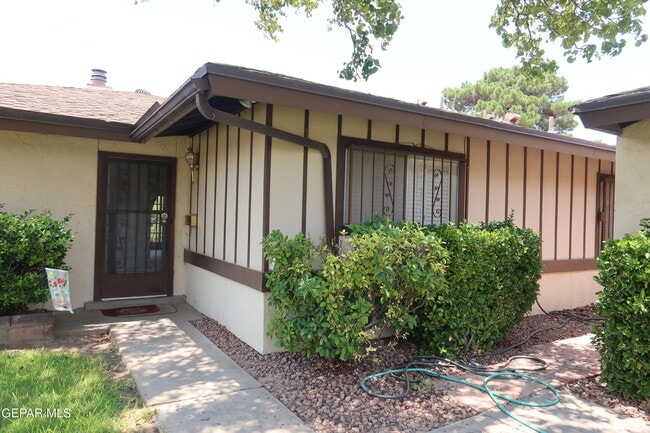 Building Photo - 10601 Park View Cir