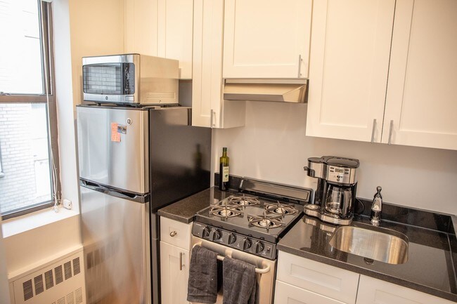Building Photo - 305 East 78th Street