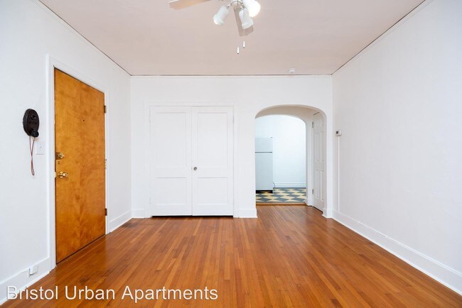 Building Photo - 3056 NE Holladay St