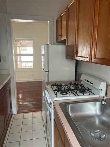 Building Photo - 808 SE 6th Ct