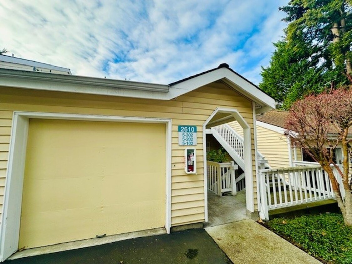 Foto principal - 2Bd/2Ba Bellevue Condo