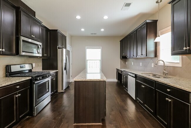Building Photo - Newer home in Gordon Park