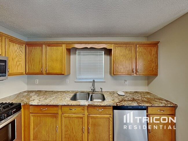 Building Photo - 102 Bonnabel Ct