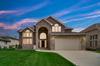 Building Photo - 9131 Delphia St