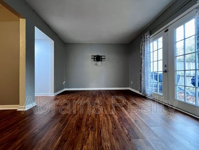 Building Photo - 3218 Clover Hill Dr