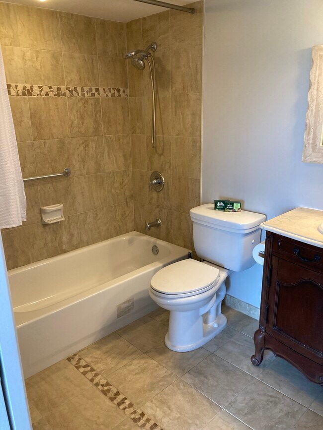 Newer toilet - 2503 Antigua Ter
