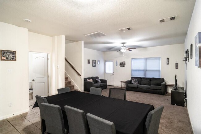 Building Photo - 9406 Garnet Grove Dr