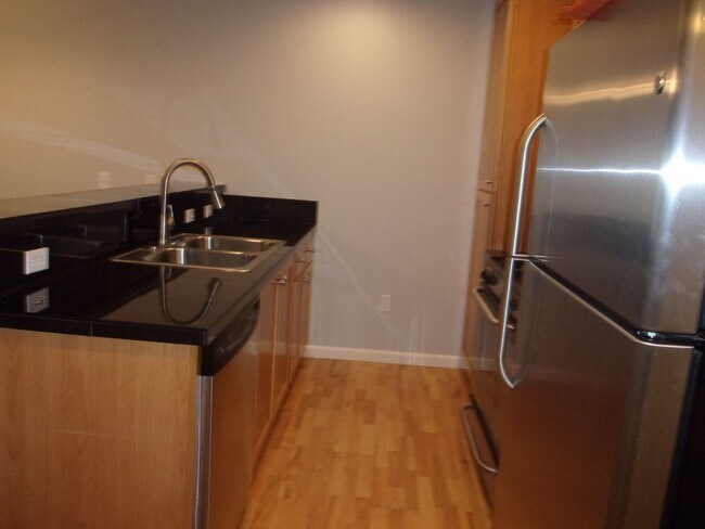 Foto del edificio - Popular West Oaks Condo