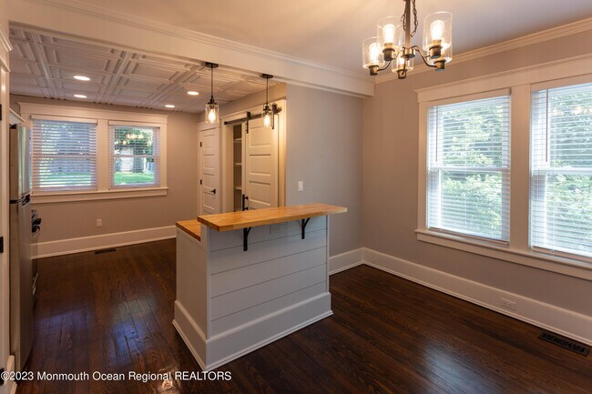 Building Photo - 52 E Bergen Pl