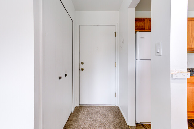 Entrance Hallway - 32005 W 12 Mile Rd