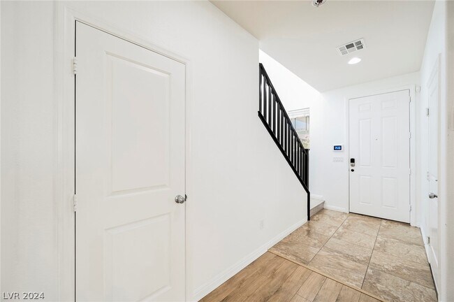 Foto del edificio - 5484 Sentinel Point Ct