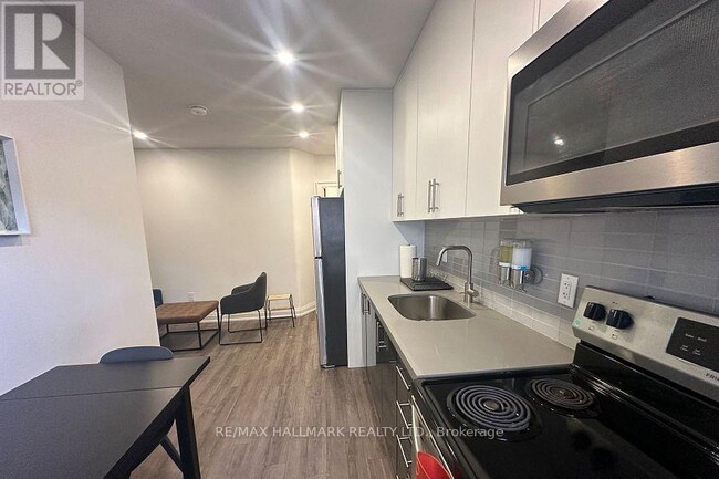 Building Photo - 595 St Clair Ave W
