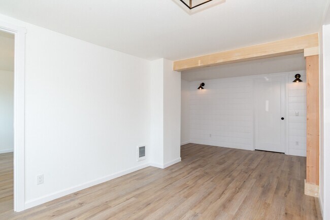 Foto del edificio - Fantastic 1 bedroom 1 bathroom condo in Queen Anne- Available NOW!