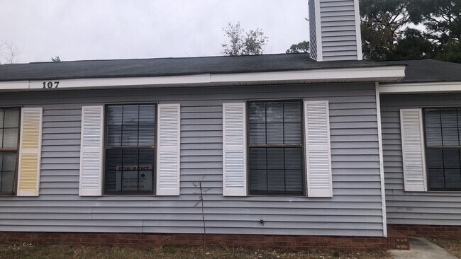 Building Photo - 107 Villas Court - Outside CoC - TMS006723...