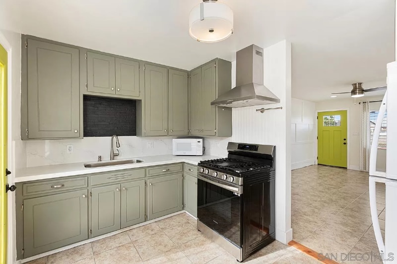 107 Carnation Ave  