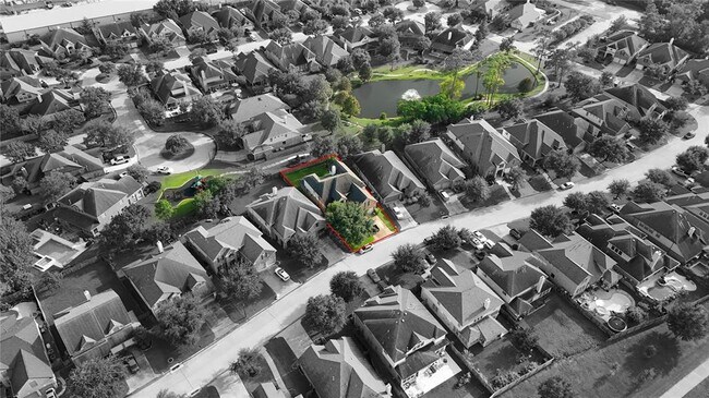 Foto del edificio - 14402 Hazeldale Dr
