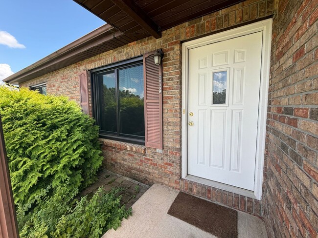 Building Photo - Two-Bedroom Single Family Home Available for Rent!