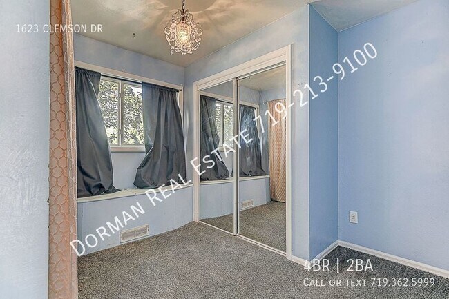 Foto del edificio - 4-Bedroom Ranch Home!